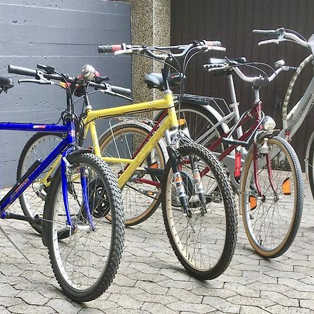 Living At Saarpartments -Adults Only- 2 Bedroom, Netflix - Business & Holiday Apartments For Long- And Short Term Stay, 3 Min To Train Station, Secure E-Bike Parking! Saarbrücken Buitenkant foto
