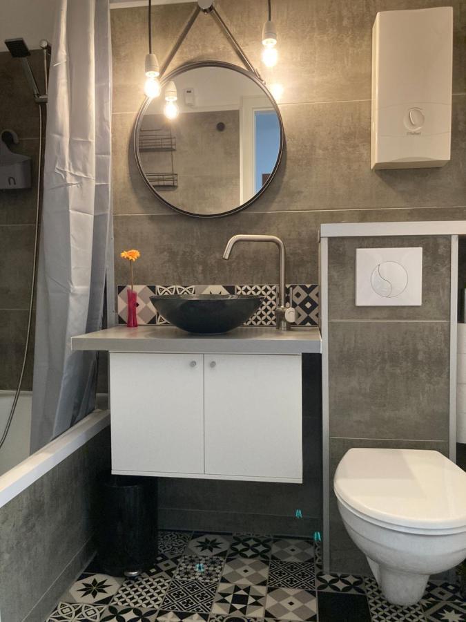 Living At Saarpartments -Adults Only- 2 Bedroom, Netflix - Business & Holiday Apartments For Long- And Short Term Stay, 3 Min To Train Station, Secure E-Bike Parking! Saarbrücken Buitenkant foto