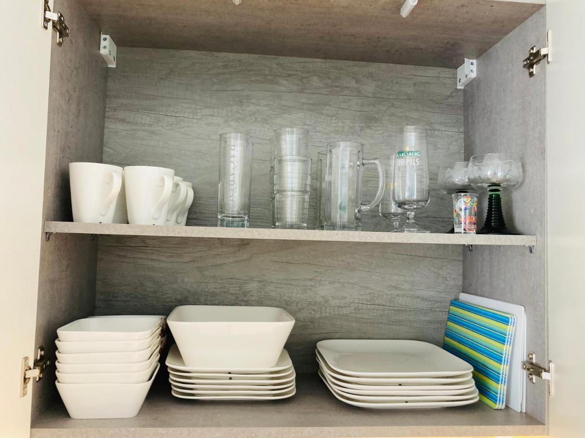 Living At Saarpartments -Adults Only- 2 Bedroom, Netflix - Business & Holiday Apartments For Long- And Short Term Stay, 3 Min To Train Station, Secure E-Bike Parking! Saarbrücken Buitenkant foto