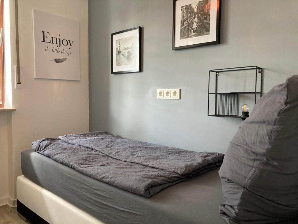 Living At Saarpartments -Adults Only- 2 Bedroom, Netflix - Business & Holiday Apartments For Long- And Short Term Stay, 3 Min To Train Station, Secure E-Bike Parking! Saarbrücken Buitenkant foto
