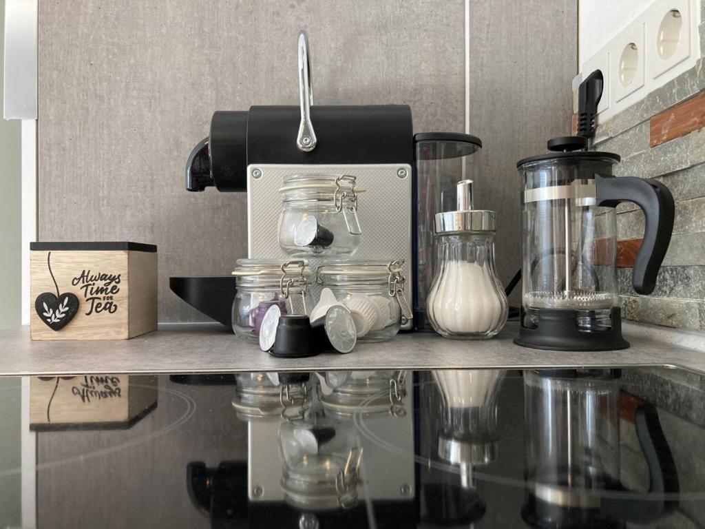 Living At Saarpartments -Adults Only- 2 Bedroom, Netflix - Business & Holiday Apartments For Long- And Short Term Stay, 3 Min To Train Station, Secure E-Bike Parking! Saarbrücken Buitenkant foto